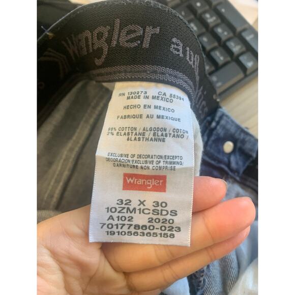 Wrangler Men's Regular Fit Comfort Waist Authentics Jeans Denim Blue Size 32/32 - Picture 3 of 4